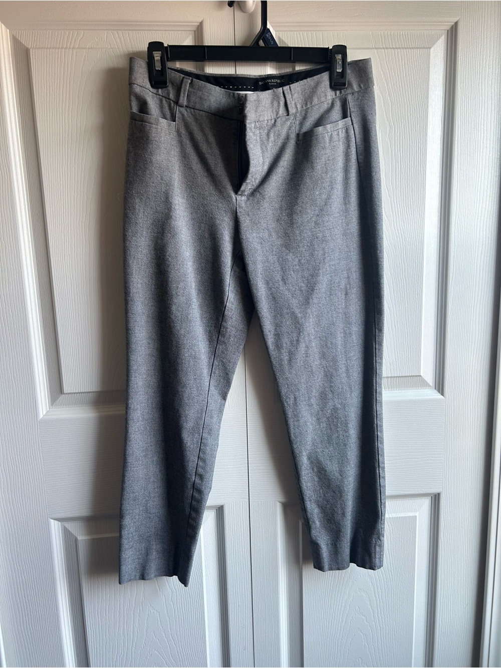 🌟 Banana Republic Gray Cropped Pants - Size 4S - Like New! 🌟